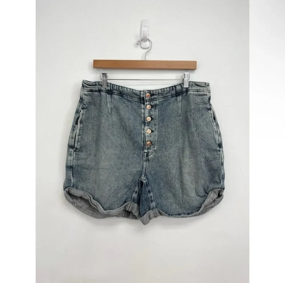 Free People Osaka Relaxed Slouchy Denim Shorts Button Front Cuffed - Size 32